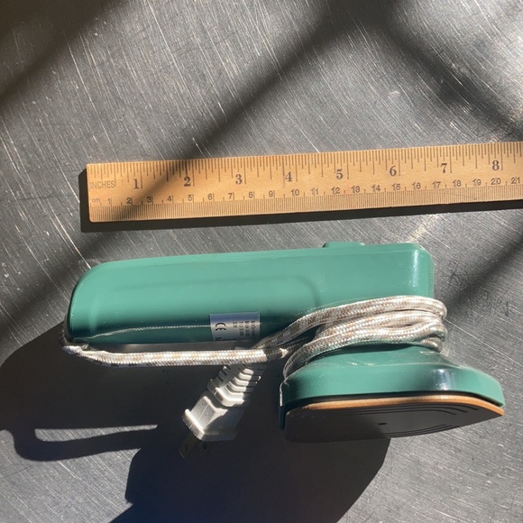 🧺🧳 Vintage Green Handheld Travel Suitcase Iron 🎒🧺 - Picture 4 of 7